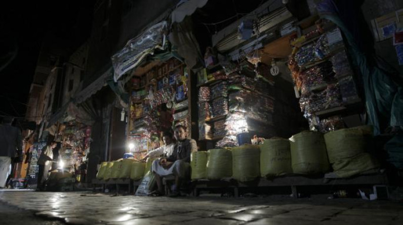 عتمة اليمن: أزمة كهرباء وسط حرارة مرتفعة وإمدادات ضعيفة
